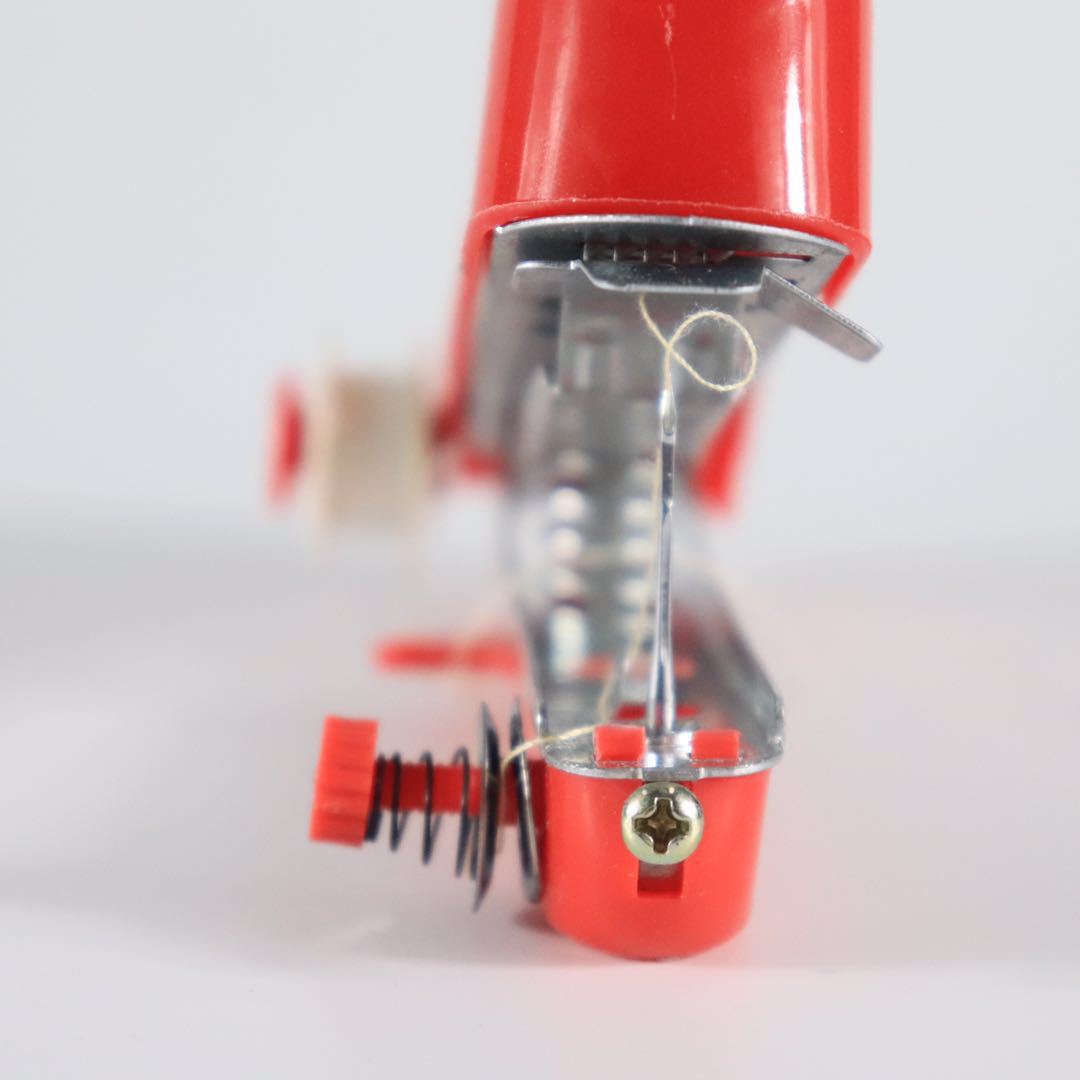 Small Household Hand-held Portable Manual Sewing Machine - Image 4